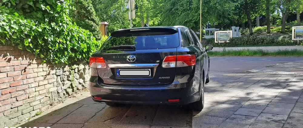 toyota avensis zachodniopomorskie Toyota Avensis cena 38500 przebieg: 198500, rok produkcji 2013 z Świnoujście